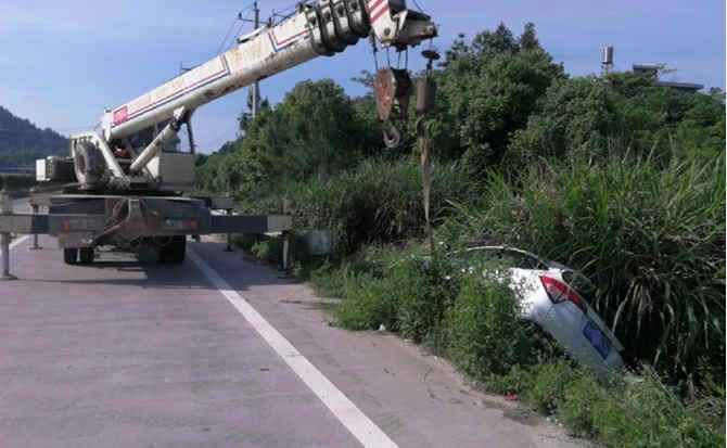 青山区重载吊车救援 青山区重载吊车救援